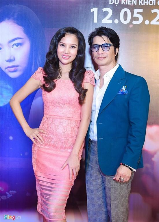 Dustin Nguyen: Vo cu, vo moi co the ngoi an chung vui ve hinh anh 2