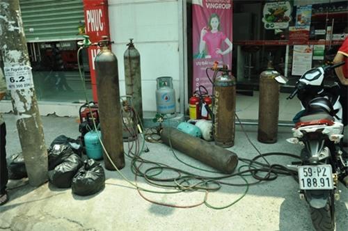 cháy, sài gòn, Garage ô tô, quận 12, tháo chạy