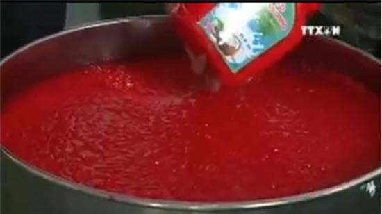 Tận mắt xem cảnh sản xuất thạch rau câu và hạt trân châu siêu bẩn trong xưởng... gạch - Ảnh 1.