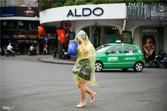 Ha Noi tro gio mat nhu mua thu hinh anh 1