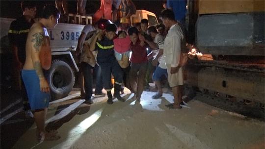 Lật xe chở công nhân, 1 người chết, 18 người bị thương