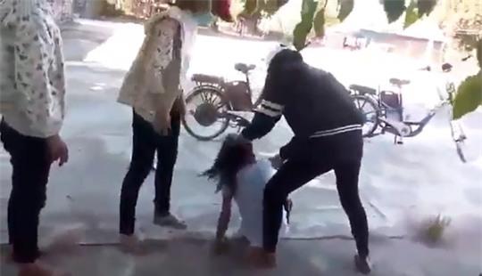 Nghi nói xấu trên Facebook, 1 nữ sinh bị đánh tả tơi - Ảnh 3.