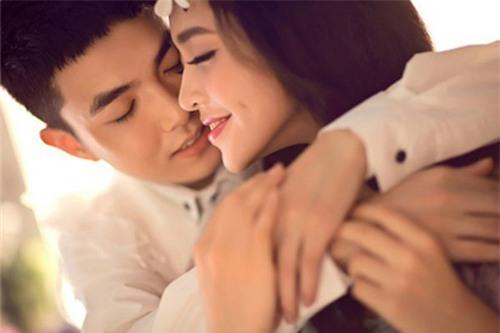 gái xinh, gái quán bar, chia tay, hủy đám cưới
