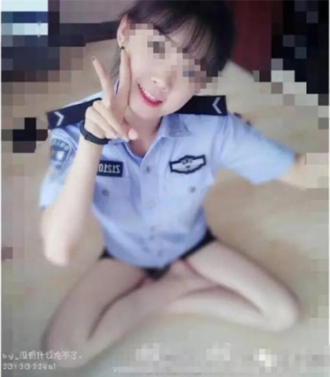 Nữ cảnh sát xinh đẹp bị sa thải vì chụp ảnh phản cảm với đồng phục - Ảnh 2.