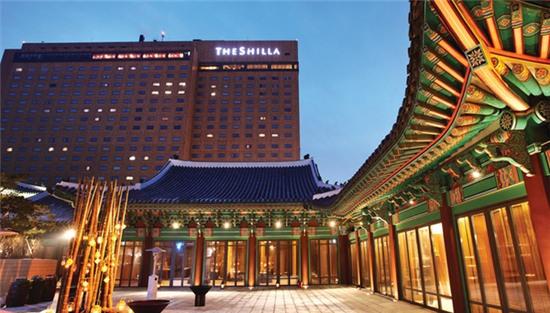 Ra tù sau 2 năm, cuộc sống sao Missing You vẫn an nhàn bên đồ hiệu và bạn trai đại gia - Ảnh 14.