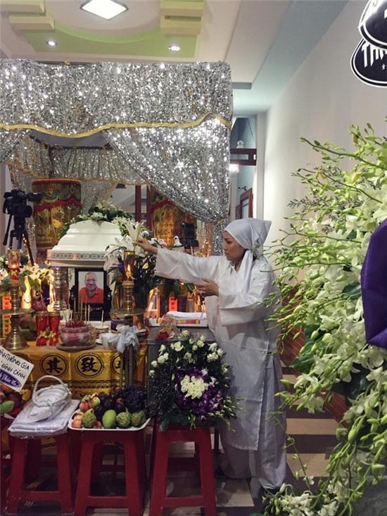 Hong Ngoc lac giong tren san khau khi biet tin bo mat hinh anh 2