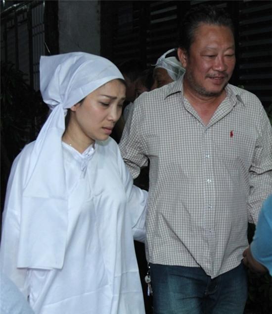 Dam Vinh Hung, Quang Le den vieng bo Hong Ngoc hinh anh 12