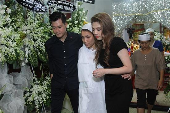 Dam Vinh Hung, Quang Le den vieng bo Hong Ngoc hinh anh 4