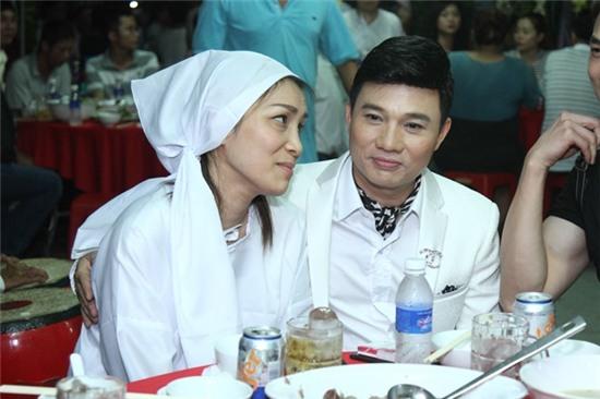 Dam Vinh Hung, Quang Le den vieng bo Hong Ngoc hinh anh 5