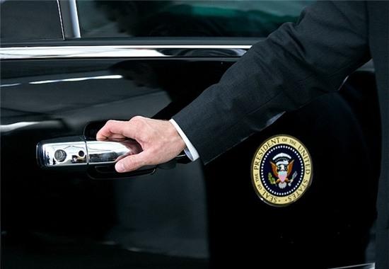 Động cơ: Xe dùng động cơ diesel 6.5L, nhưng do trọng lượng nặng, nên chỉ đạt vận tốc tối đa 96,5km/h. Mức tiêu thụ nhiên liệu của xe là khoảng 29,4 lít/100 km. Động cơ diesel được chọn vì bền và khó bị nổ hơn động cơ xăng.