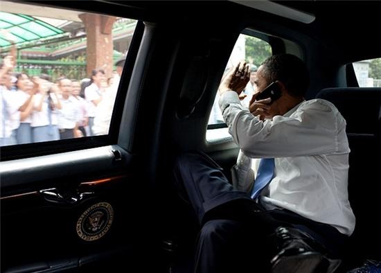  Nội thất: Nội thất của chiếc limousine tổng thống Obama được cho là được hàn kín để chống bị tấn công bằng hoá chất. Ngoài ra, có thể bên trong xe có cơ chế khoá an toàn, tức là trong trường hợp khẩn cấp, toàn bộ cửa xe được tự động khoá giống như hệ thống khoá của ngân hàng trong trường hợp bị trộm/cướp. 