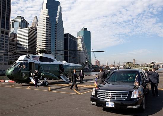 Trang bị bảo vệ: Camera quan sát đêm, súng ngắn, cannon...là những trang bị được cho là có trên chiếc Cadillac One. Trên xe thậm chí còn có bình cung cấp oxy và trang bị cứu hoả.