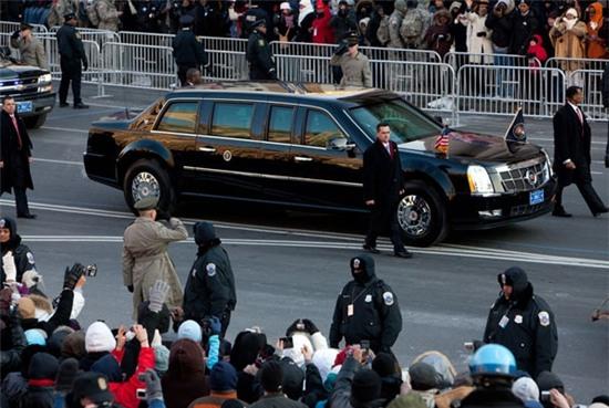 Khung và thân xe: Chiếc xe được phát triển dựa trên mẫu Cadillac DTS nhưng dùng khung xe tải để có thể chịu được trọng lượng 6,8 tấn của xe và các trang bị an ninh. Nhà Trắng không tiết lộ thông tin về xe, vì lý do an ninh, nhưng chiếc xe được cho là có một tấm thép dày hơn 12cm lót gầm để có thể chống lại áp lực một vụ nổ bom. Thân xe là sự kết hợp của các vật liệu như thép cường lực, nhôm, titan và ceramic.