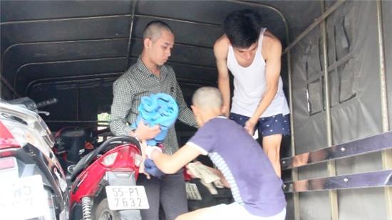 Hẹn nhau huyết chiến tại siêu thị, 1 học sinh bị đâm chết - Ảnh 1.