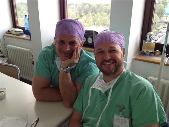 Nhỡ tay cắt nhầm tinh hoàn bệnh nhân, bác sĩ chống chế rằng nó bị... ngót lại - Ảnh 1.