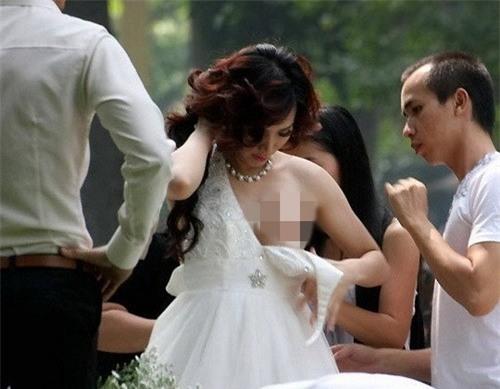 Hình ảnh lộ ngực của Trang Nhung