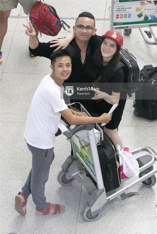 Lý Nhã Kỳ diện trang phục xì tin, đi xe sang ra sân bay để đến LHP Cannes - Ảnh 5.