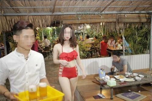 Sẽ đình chỉ hoạt động kinh doanh nhà hàng cho nhân viên mặc bikini rót bia phục vụ khách - Ảnh 1.
