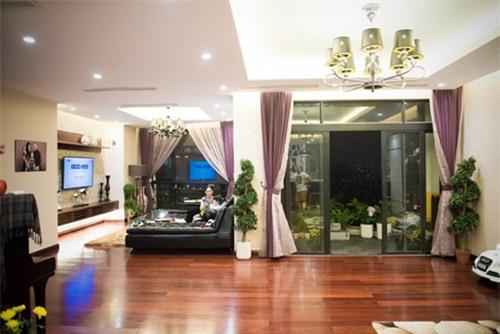 Bé Híp sinh ra đã được hưởng trọn vẹn tất cả những thành quả lao động của bố mẹ.