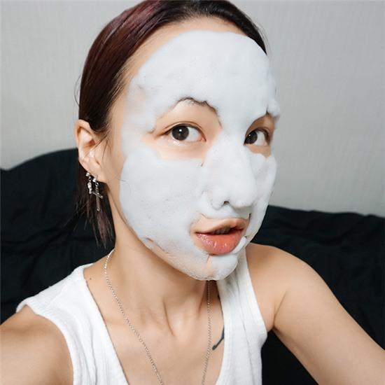Instagram rộ trào lưu làm đẹp da với mặt nạ sủi bọt ngộ nghĩnh - Ảnh 1.