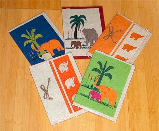 Ngã ngửa trước công nghệ làm thiệp từ phân voi ở Thái Lan - Ảnh 1.