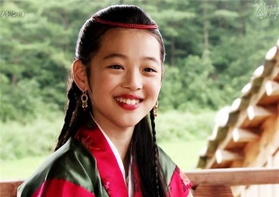 Con ghẻ quốc dân Sulli: Mù quáng vì tình yêu, nổi loạn vì áp lực, song chưa đủ chất để sống khác biệt - Ảnh 3.