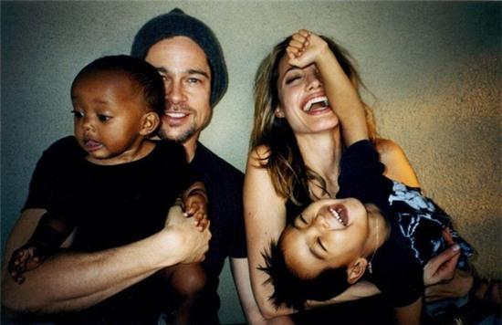 Clip: Angelina Jolie nén nước mắt kể về mẹ và những người phụ nữ kém may mắn trên thế giới - Ảnh 9.