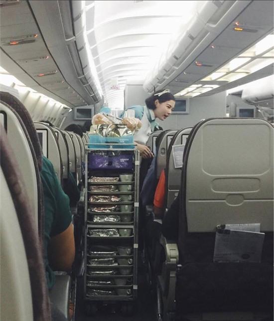 Nghe tiếp viên xinh đẹp người Việt kể về công việc trong hãng hàng không Hàn Quốc - Ảnh 2.