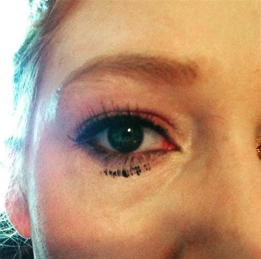 12 trường hợp đau khổ cô nàng hay trang điểm mắt thấu hiểu hơn ai hết - Ảnh 2.