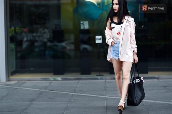 Street style 2 miền: Miền Bắc yểu điệu kiểu cách, miền Nam đơn giản năng động - Ảnh 3.
