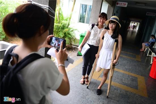 Nu sinh bi cua chan van uoc mo thi vao nganh cong an hinh anh 2