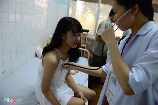 Nu sinh bi cua chan van uoc mo thi vao nganh cong an hinh anh 9