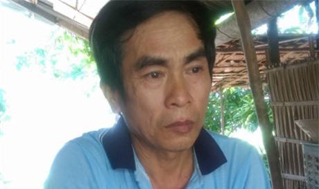 Lao nong song lai giua dam tang cua chinh minh - Anh 1