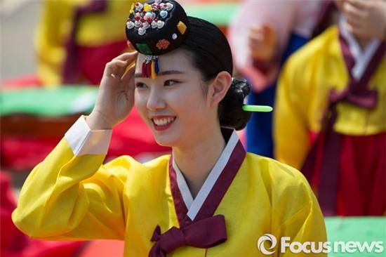 Lễ trưởng thành đánh dấu tuổi 20 tươi đẹp của giới trẻ Hàn Quốc