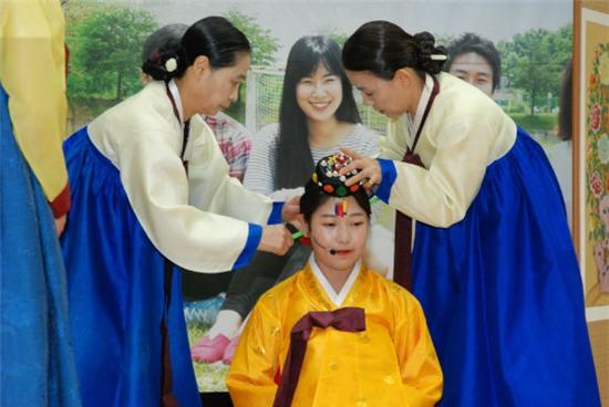 Lễ trưởng thành đánh dấu tuổi 20 tươi đẹp của giới trẻ Hàn Quốc