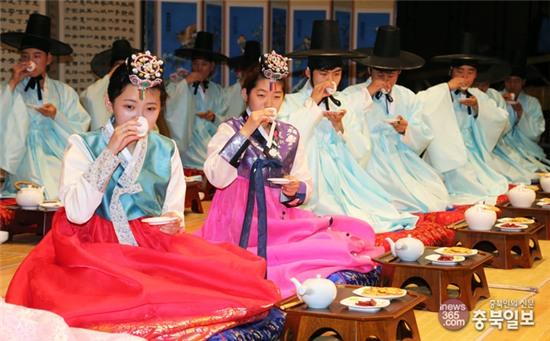 Lễ trưởng thành đánh dấu tuổi 20 tươi đẹp của giới trẻ Hàn Quốc