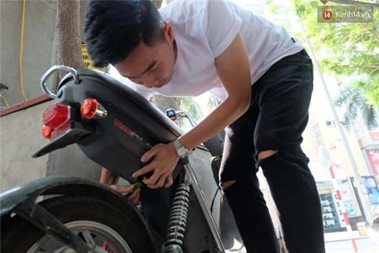 Cận cảnh những trạm sạc xe đạp điện miễn phí đầu tiên ở Hà Nội - Ảnh 4.