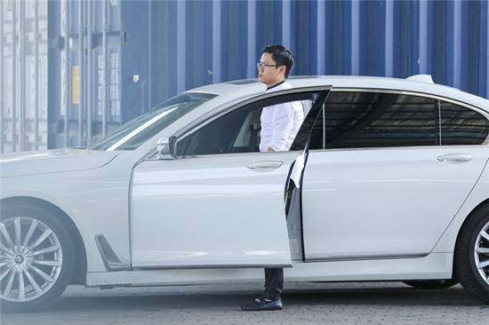 Ban trai thieu gia cua Midu tau sieu xe trieu do hinh anh 2