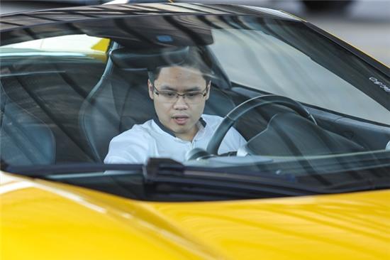 Ban trai thieu gia cua Midu tau sieu xe trieu do hinh anh 6