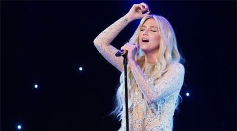 Liên quan đến cuộc chiến pháp lý với nhà sản xuất danh tiếng Dr.Luke, Kesha vừa bị rút tên khỏi danh sách nghệ sĩ biểu diễn ở Billboard Music Awards sắp tới. 