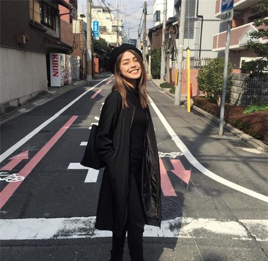 Nhờ 4 kiểu chụp hình này mà Lily Maymac dù bé xíu nhưng nhìn vẫn siêu sexy - Ảnh 27.