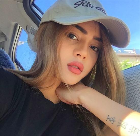 Nhờ 4 kiểu chụp hình này mà Lily Maymac dù bé xíu nhưng nhìn vẫn siêu sexy - Ảnh 7.