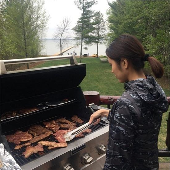 Tăng Thanh Hà khoe ảnh ôm chồng hạnh phúc ở trời Tây 2