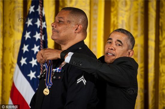 Cao 1m85, vậy mà Tổng thống Obama cũng có lúc phải bối rối vì chiều cao khiêm tốn của mình - Ảnh 2.