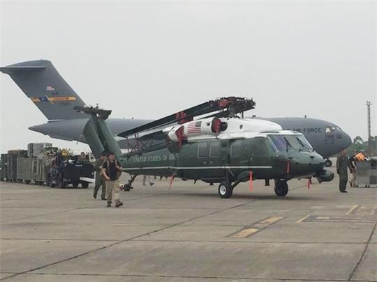  Trực thăng Marine One của Tổng thống Barack Obama đã tới sân bay quốc tế Nội Bài để chuẩn bị cho chuyến thăm của nhà lãnh đạo Mỹ tới Việt Nam 