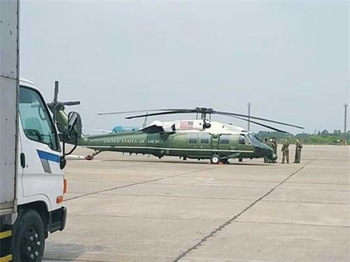 Trực thăng Marine One đã được lắp cánh và sẵn sàng phục vụ cho Tổng thống Barack Obama trong chuyến thăm Việt Nam