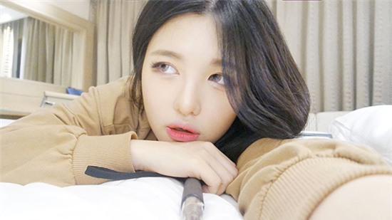 anh-bi-chup-tiet-lo-nhan-sac-gay-hut-hang-cua-cac-hot-girl-mang