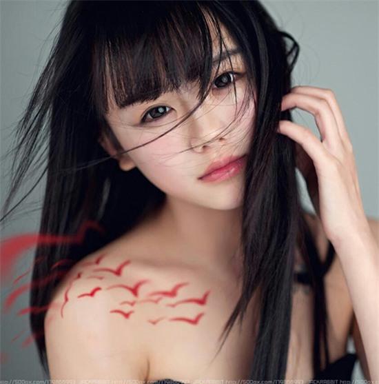 anh-bi-chup-tiet-lo-nhan-sac-gay-hut-hang-cua-cac-hot-girl-mang-10