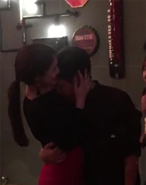 Lộ clip Trường Giang - Nhã Phương ôm hôn nhau mùi mẩn trong quán ăn - Ảnh 8.