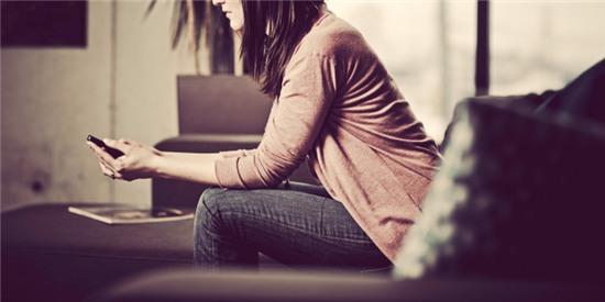 Em, anh và cô ấy – có lẽ chúng ta nên dừng lại được rồi